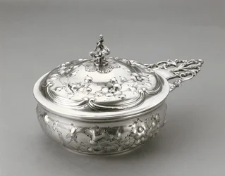 Porringer med lock, ca 1856 (silver)