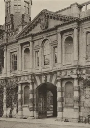 Doorway, The Gateway, Castle Ashby, Northants (s/v foto)