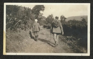 Ralph Vaughan Williams och Gustav Holst går i Malvern Hills, september 1921 (s/v foto)