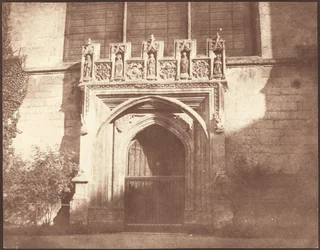 En gammal dörr i Magdalen College, Oxford