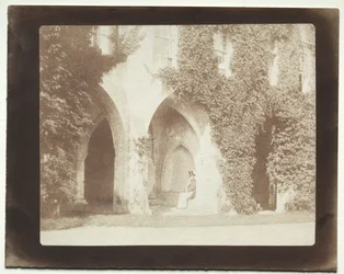 Calvert Jones sittande i sakristian i Lacock Abbey, 1845