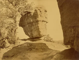 Balanced Rock, Gudarnas trädgård