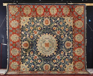 En sällsynt "Swan-House" Hammersmith handknuten matta, Morris & Co., ca 1890