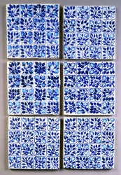 Sju William Morris blå "Small Bough" fyrkantiga plattor