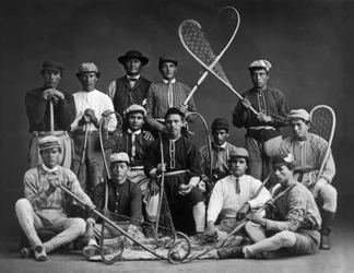 Canadian Indian Lacrosse Team, fotograferad av William Notman (1826-1891)