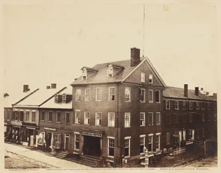 Marshall House, Alexandria, Virginia, augusti 1862 (albumintryck monterat på vävt papper)