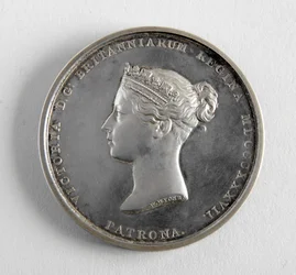 R.A. medalj tilldelas George Frampton 10.12.1884 för bästa modell av en figur (metall)