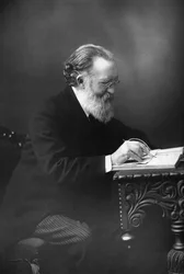 Justin McCarthy 1830-1912, irländsk politiker, historiker och romanförfattare, 1893.