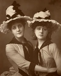 Two Roses, Maude Millett och Annie Hughes, brittiska skådespelerskor, 1888