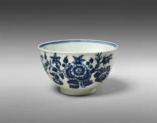 Teskål, c. 1770-1783 (softpaste porslin med transfertryck)