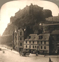 Edinburgh Castle från Grasmarket, Skottland.