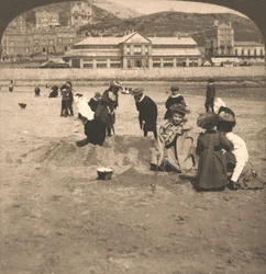 På stranden i Llandudno, Wales, 1894.