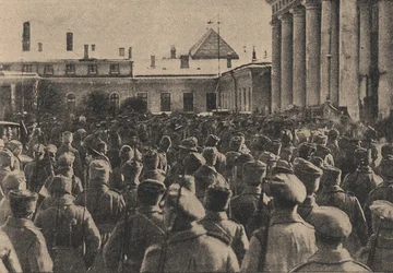 Manifestation av revolutionära trupper framför statsduman under februarirevolutionen 191