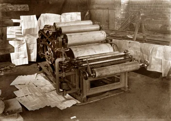 En tryckpress: roterande press för tidningstryck, cirka 1900 (s/v foto)