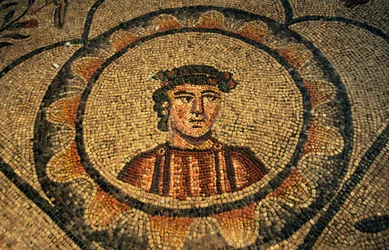 Porträtt av donator, golvmosaik av Marias himmelsfärdsbasilika (300-talet), Aquileia, Friuli-Venezia Giulia, Italien
