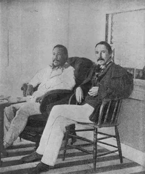 Robert Louis Stevenson med kung Kalakaua av Hawaii på verandan till Royal Boat House i Honolulu