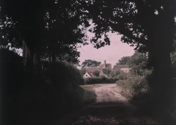 "Midsummer Dream" Fotografi av Arthur E Morton, medlem av "The Society of Color Photographers", han experimenterade med processerna och teknikerna från det tidiga färgfotografiet till tidigt 1900-tal