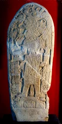 Stela 4 från Machaquila, Peten, Guatemala, sen klassisk period, 6 maj 820 e.Kr. (sten)