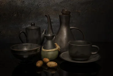 Stilleben av Moody Pottery
